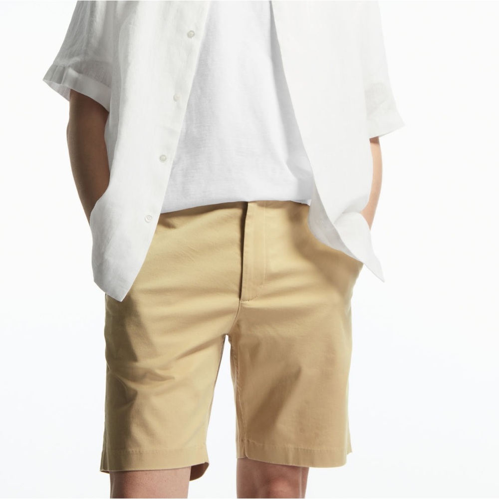 COS CLASSIC CHINO SHORTS BEIGE